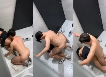 Hai người lớn bị quay lén cảnh nóng trong WC